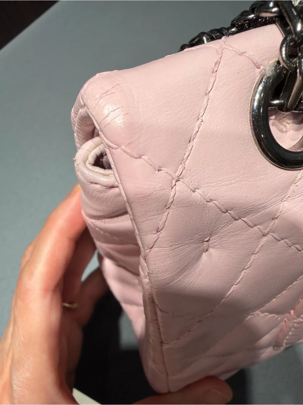 CHANEL 2.55 Reissue Quilted Leather Shoulder Bag in light pink with Silver Chain - Picture 6 of 10